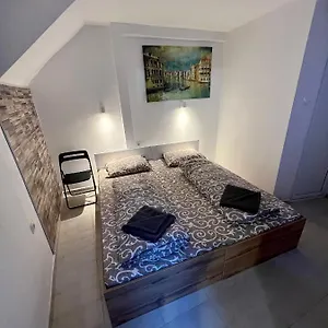 Apartamento The Rainbow 1 & Free Secure Motorcycle Parking, Sofía